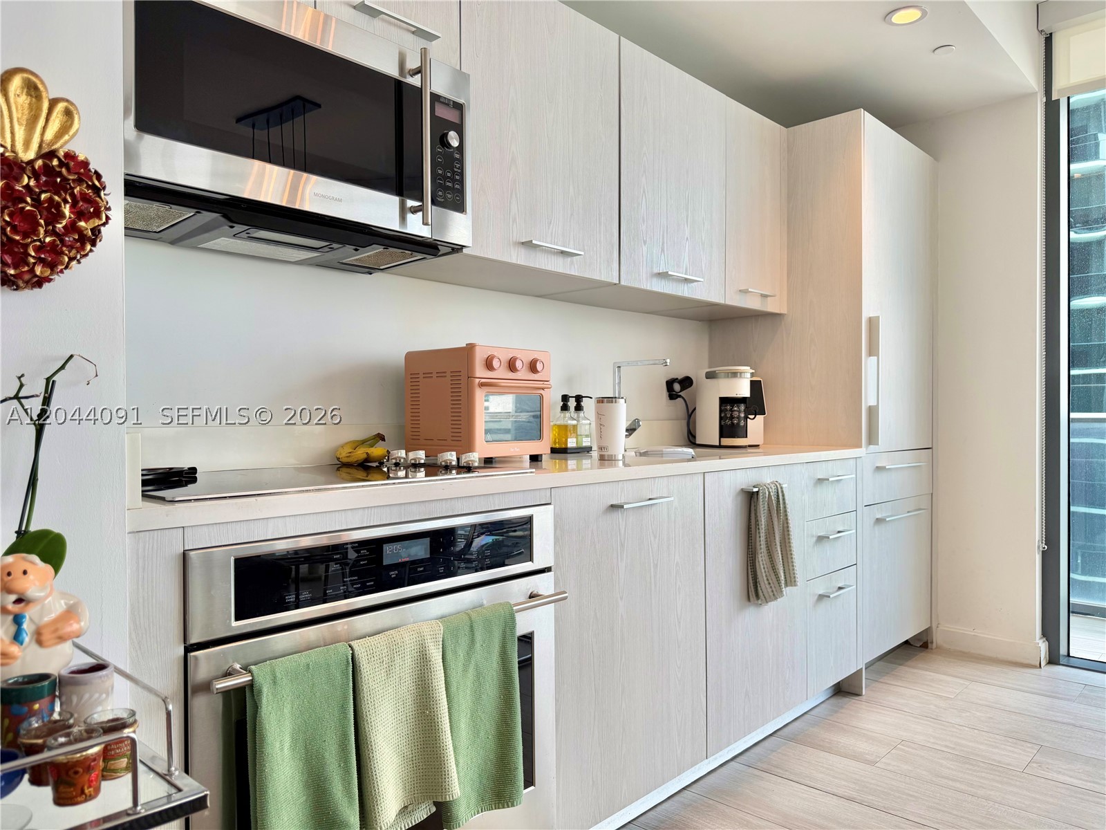 55 SW 9th St #2208, Miami FL 33130