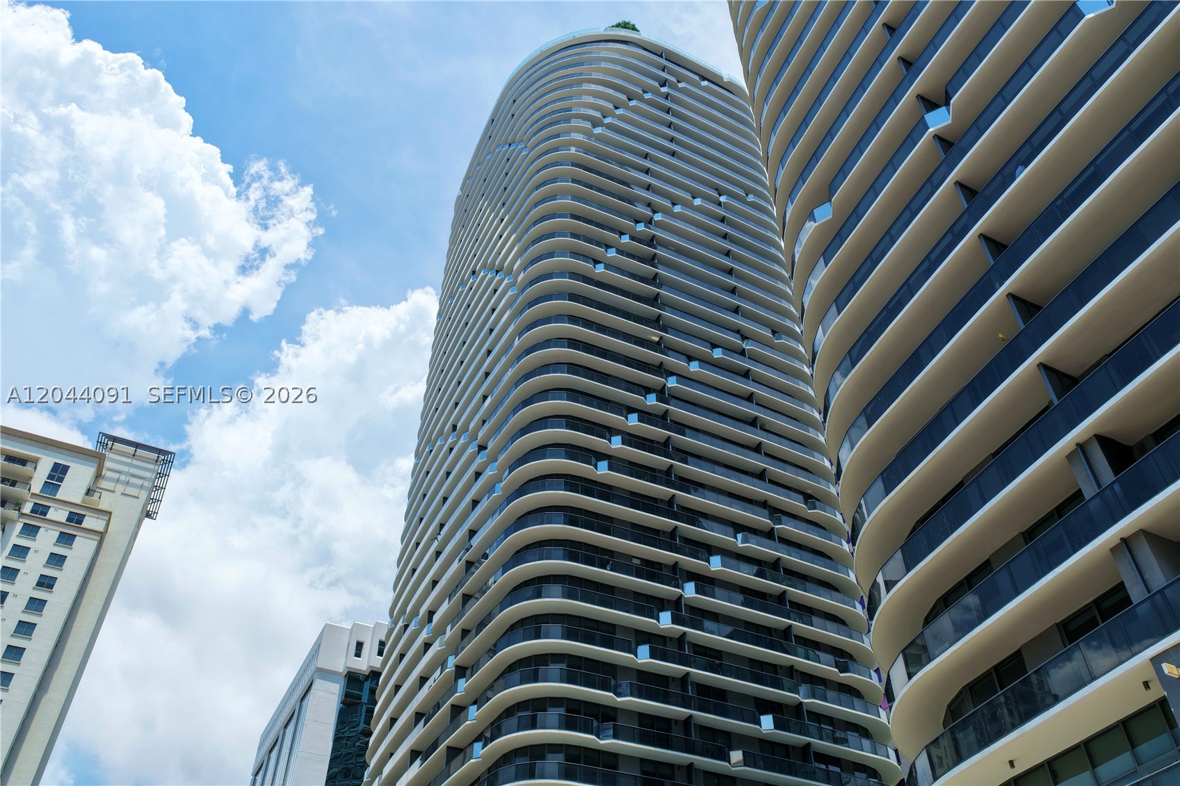 55 SW 9th St #2208, Miami FL 33130