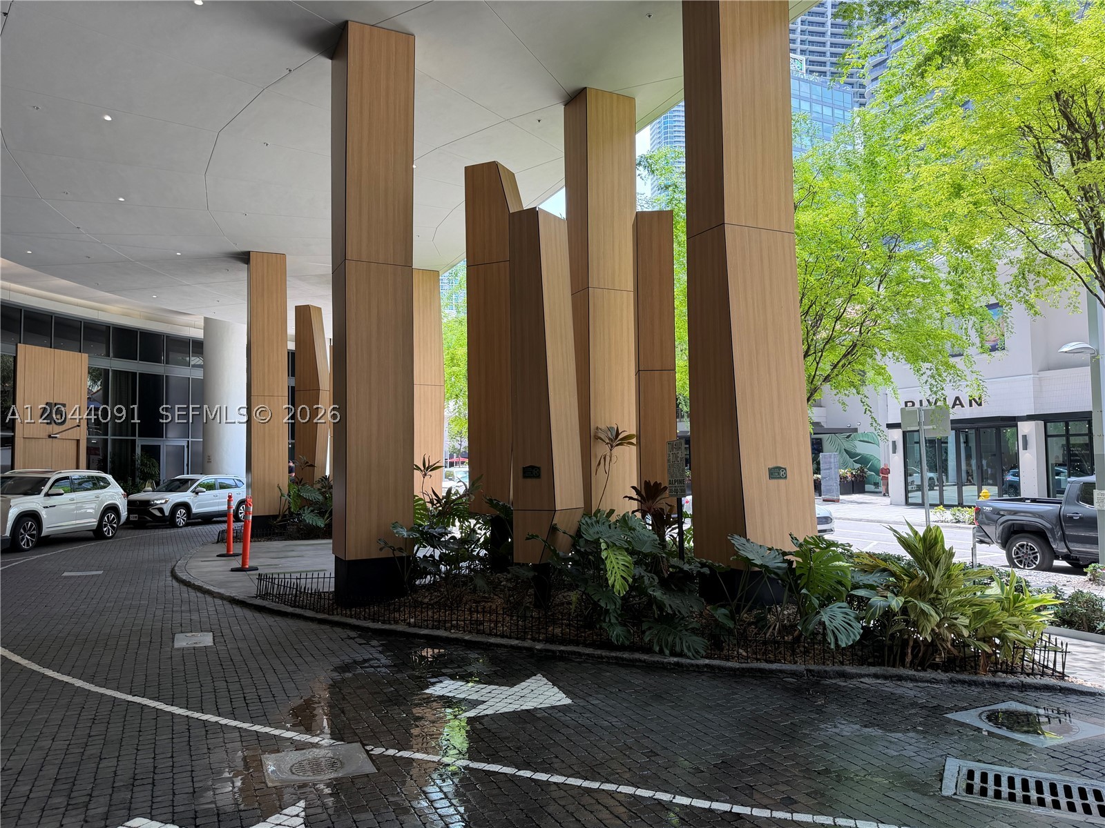 55 SW 9th St #2208, Miami FL 33130