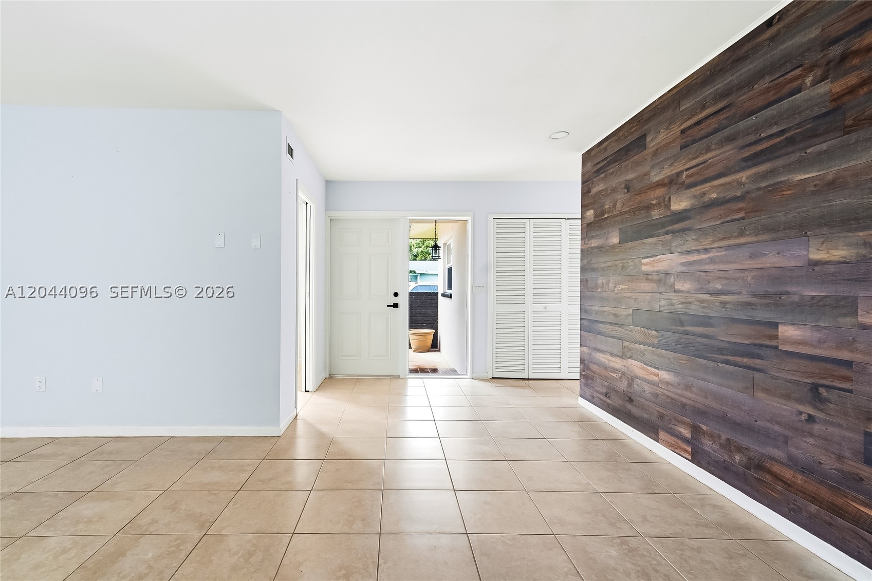 106 E Park Ln E, Hypoluxo FL 33462