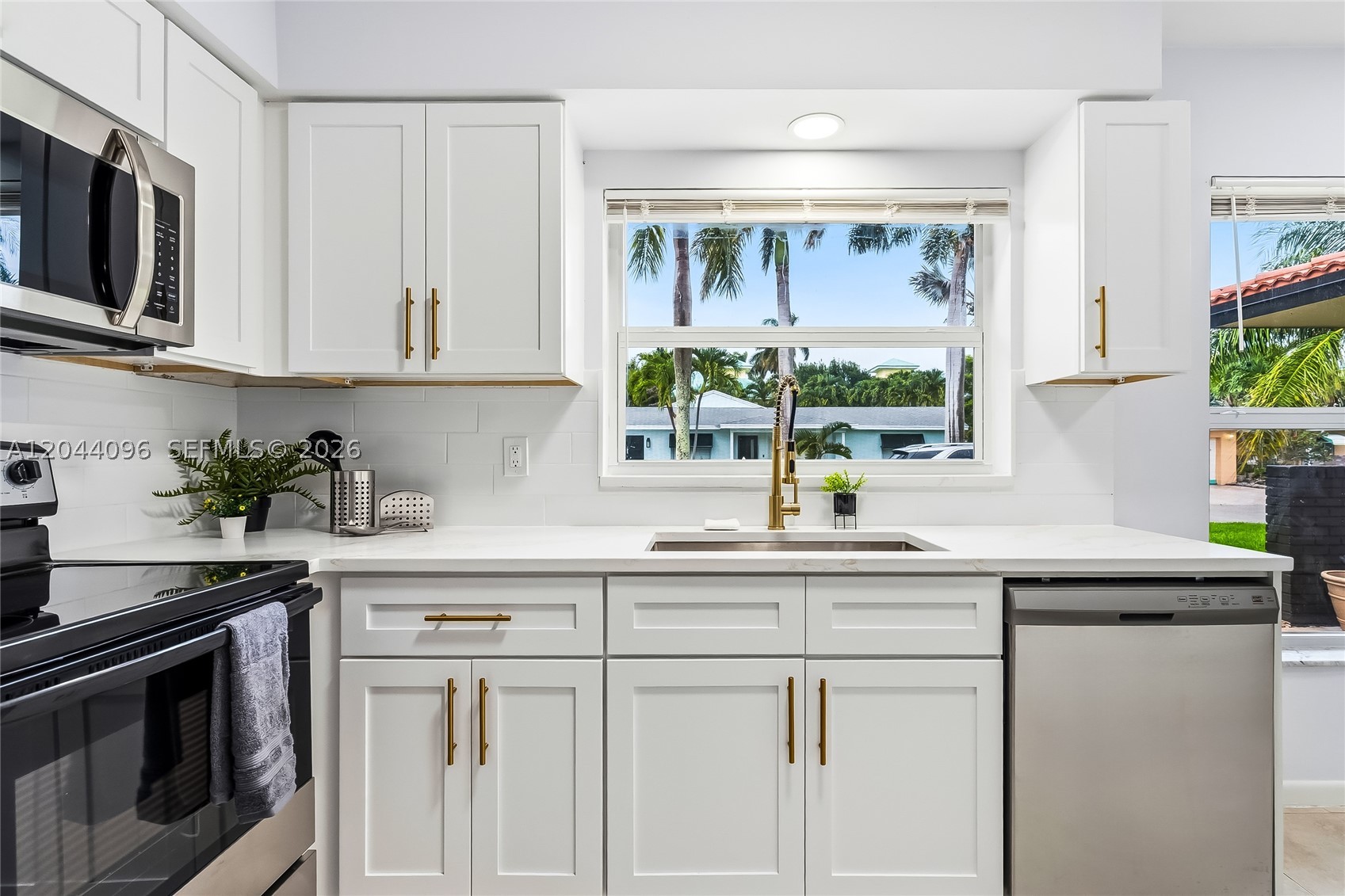 106 E Park Ln E, Hypoluxo FL 33462
