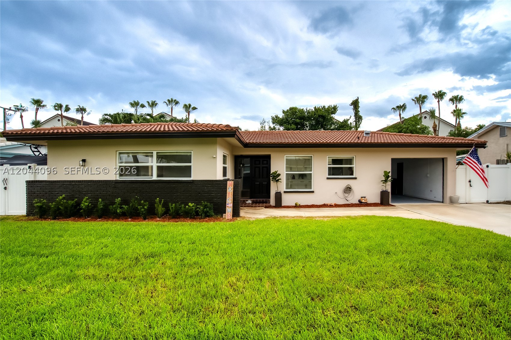 106 E Park Ln E, Hypoluxo FL 33462