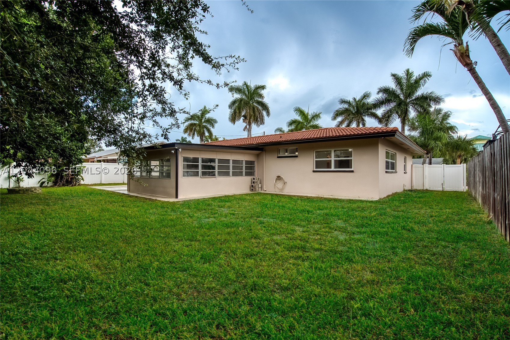 106 E Park Ln E, Hypoluxo FL 33462