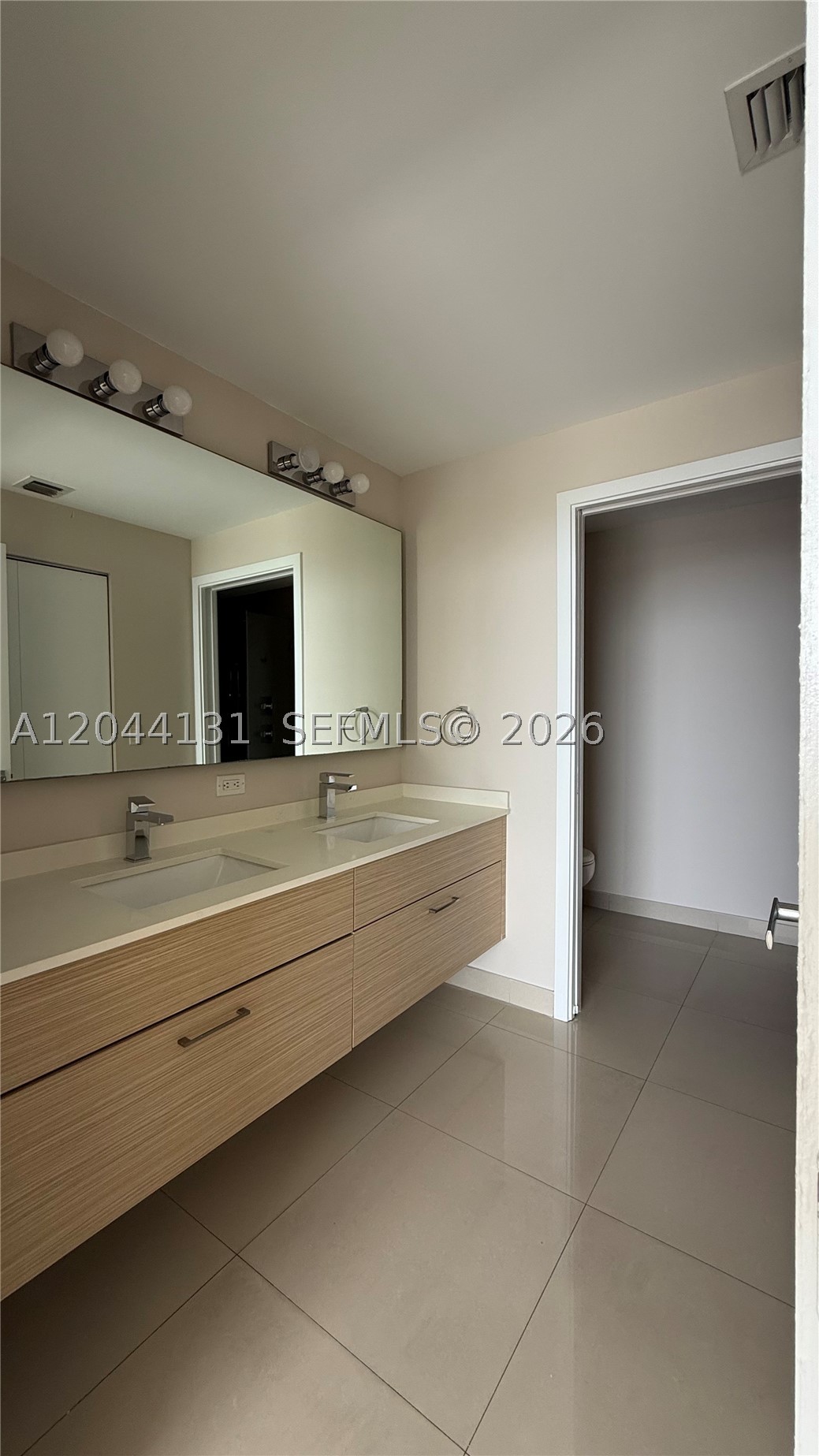 600 NE 27th St #802, Miami FL 33137