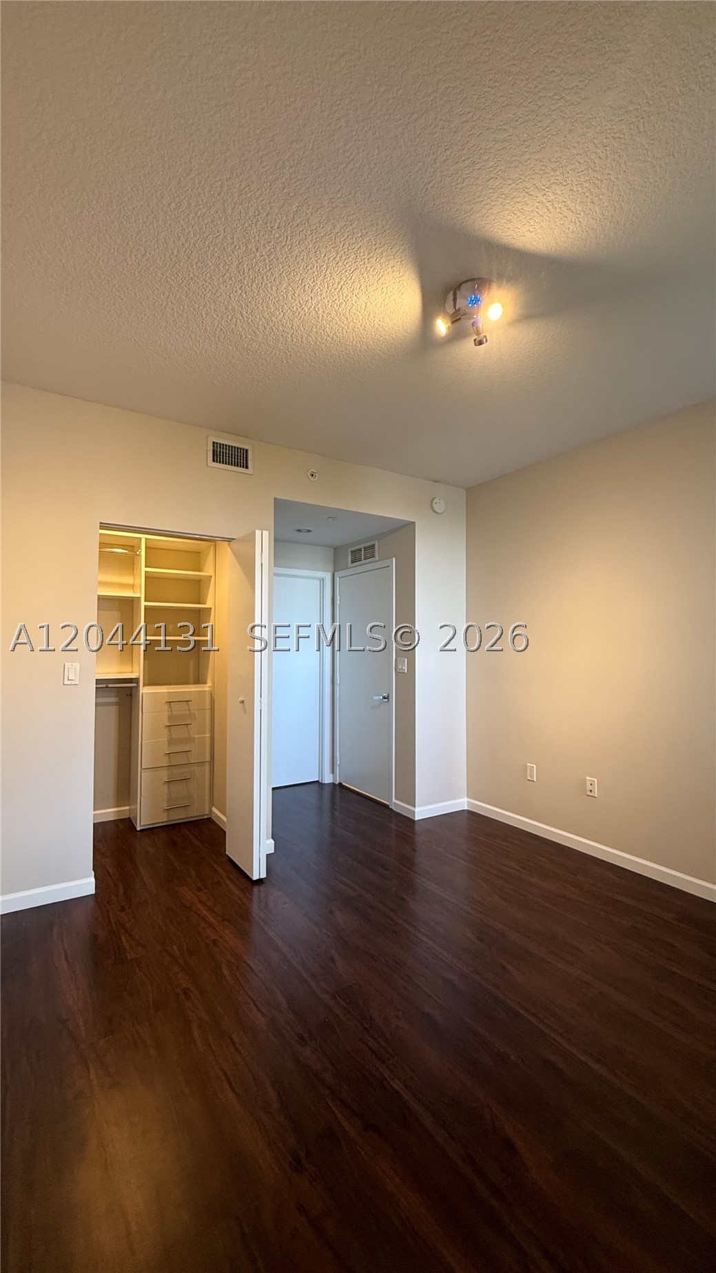 600 NE 27th St #802, Miami FL 33137