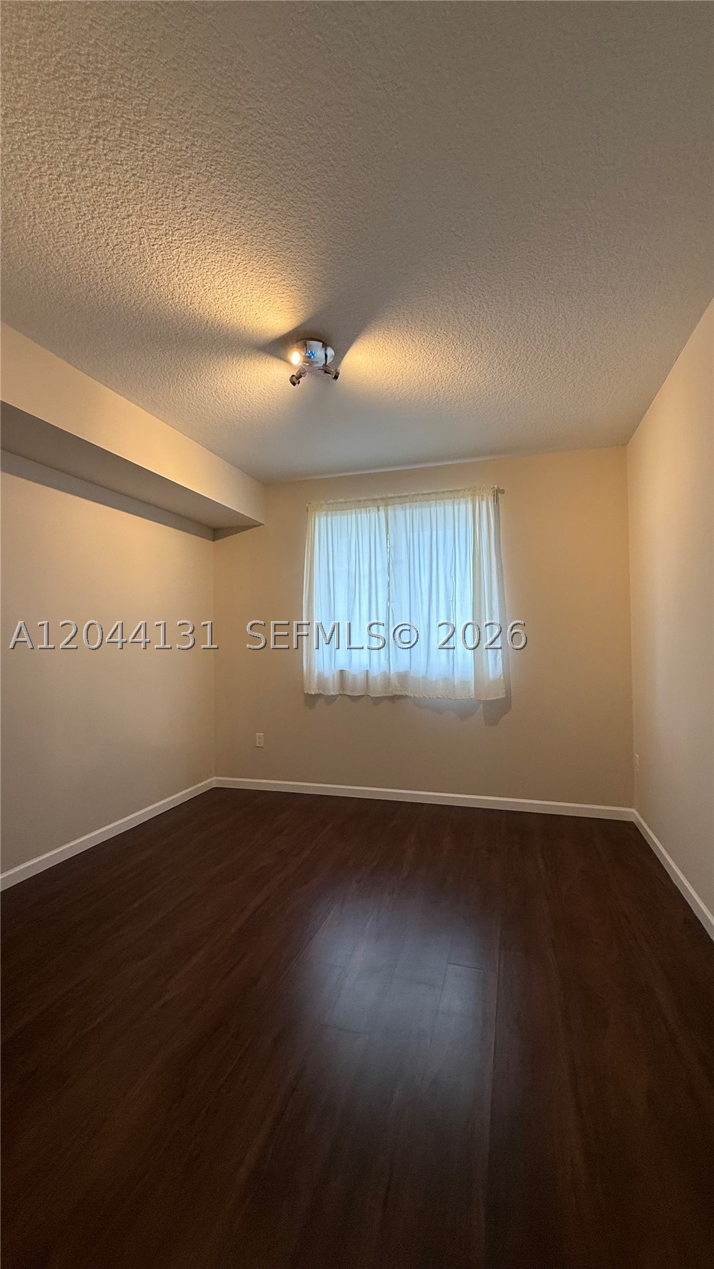 600 NE 27th St #802, Miami FL 33137