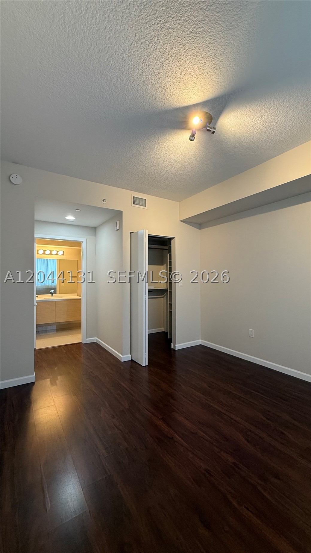 600 NE 27th St #802, Miami FL 33137