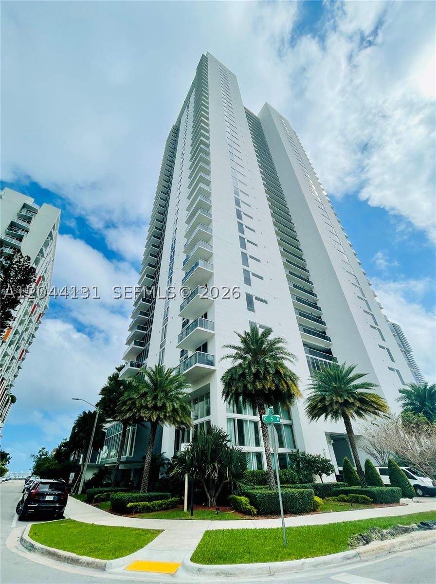 600 NE 27th St #802, Miami FL 33137