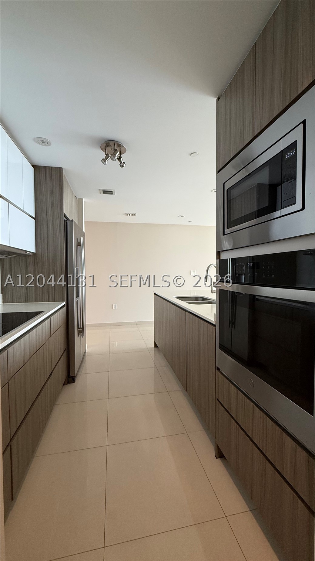 600 NE 27th St #802, Miami FL 33137