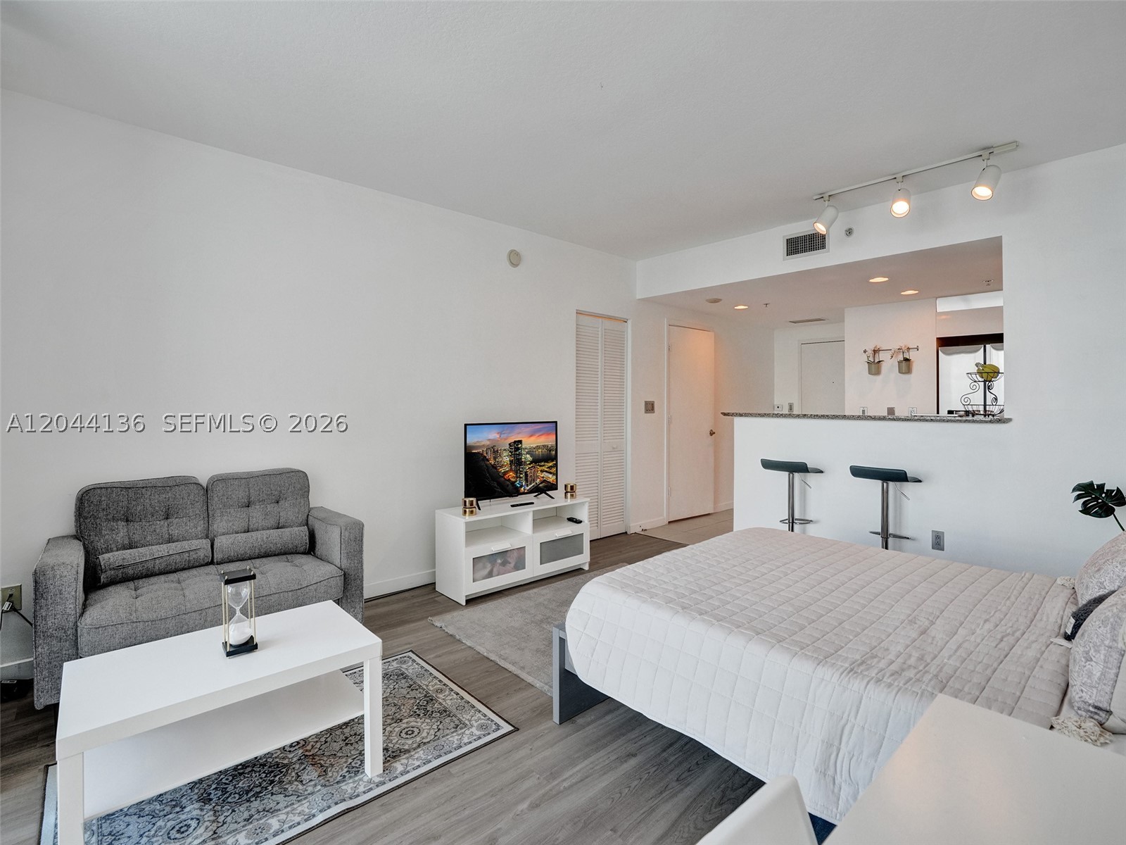 325 S Biscayne Blvd #1520, Miami FL 33131