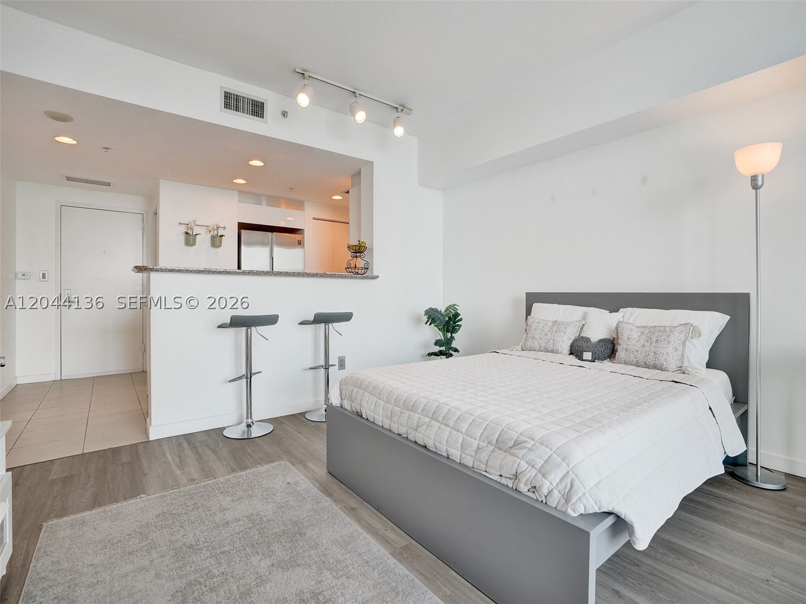 325 S Biscayne Blvd #1520, Miami FL 33131