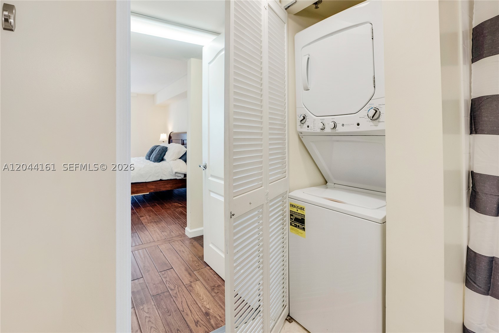 1200 Brickell Bay Dr #2806, Miami FL 33131
