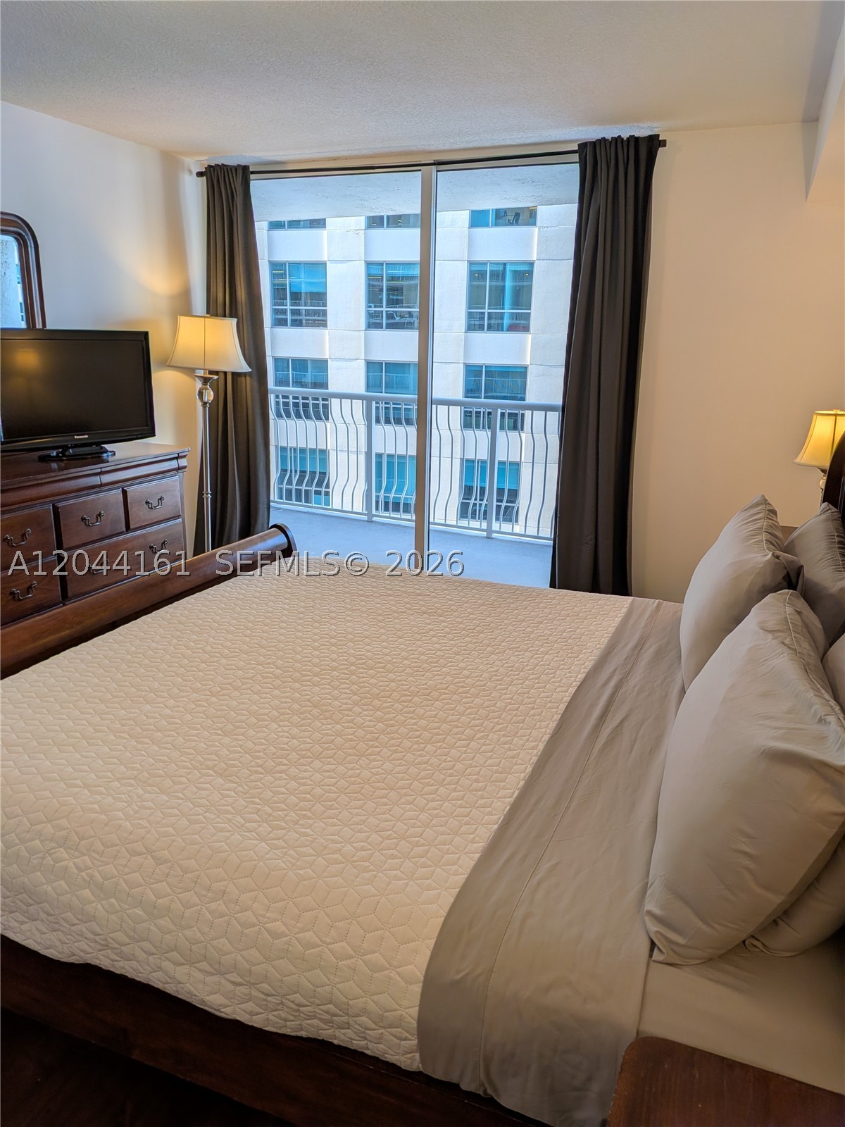1200 Brickell Bay Dr #2806, Miami FL 33131