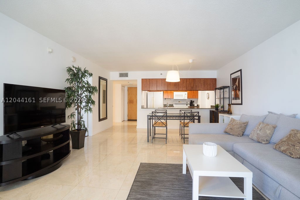 1200 Brickell Bay Dr #2806, Miami FL 33131