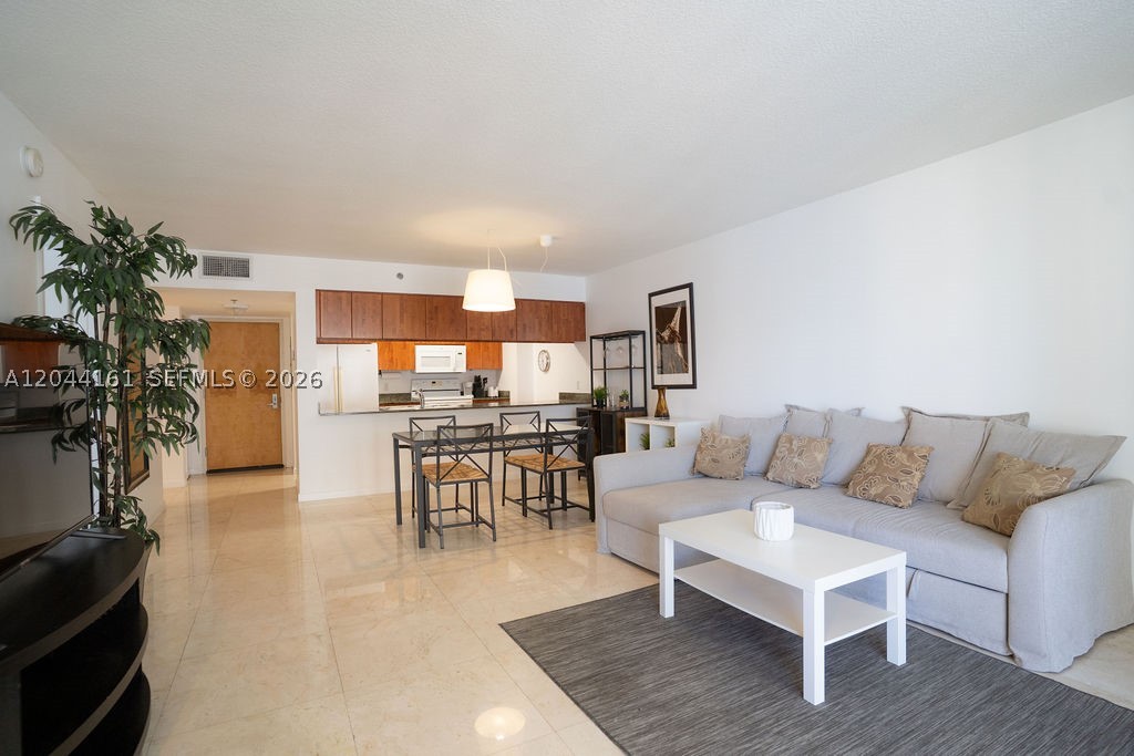 1200 Brickell Bay Dr #2806, Miami FL 33131