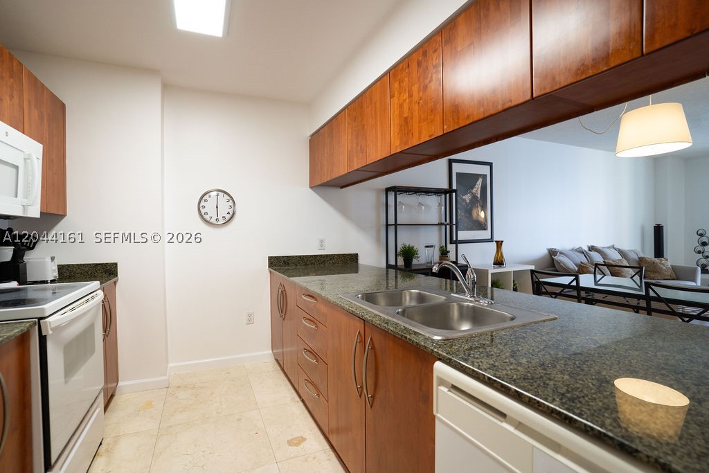 1200 Brickell Bay Dr #2806, Miami FL 33131