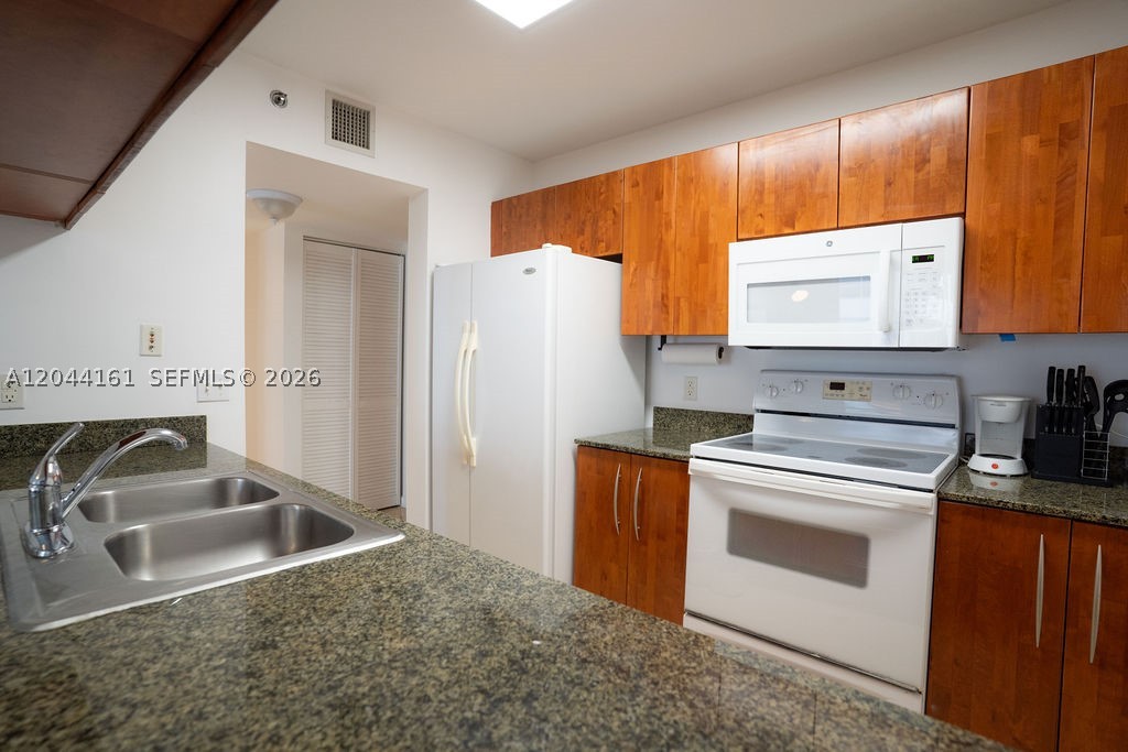 1200 Brickell Bay Dr #2806, Miami FL 33131