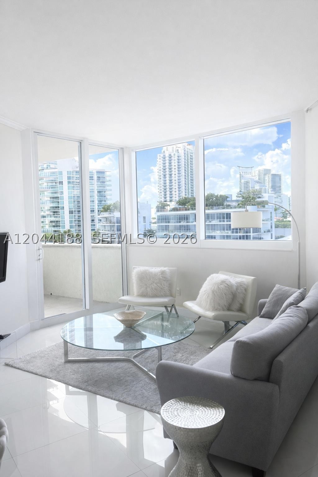 300 S Pointe Dr #706, Miami Beach FL 33139