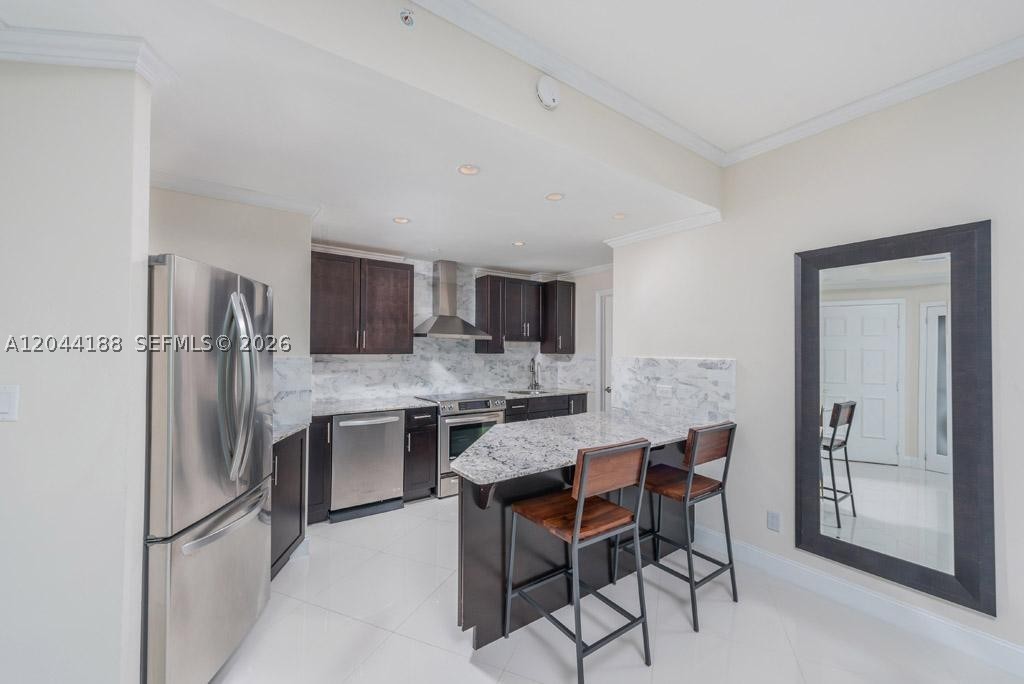 300 S Pointe Dr #706, Miami Beach FL 33139