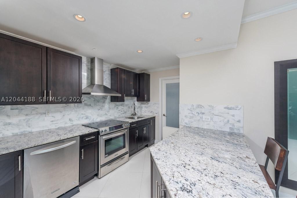 300 S Pointe Dr #706, Miami Beach FL 33139