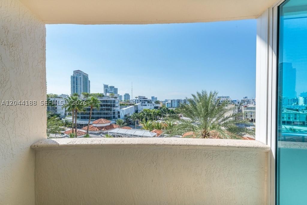 300 S Pointe Dr #706, Miami Beach FL 33139