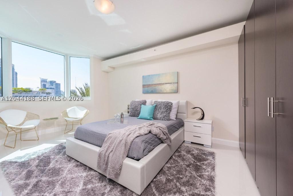 300 S Pointe Dr #706, Miami Beach FL 33139