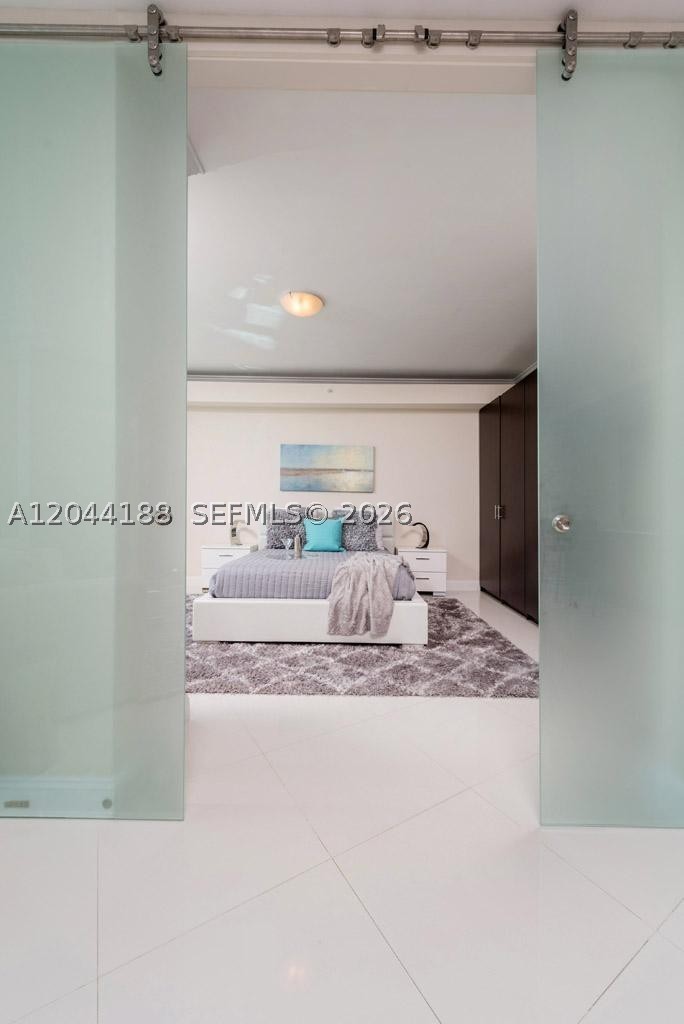 300 S Pointe Dr #706, Miami Beach FL 33139