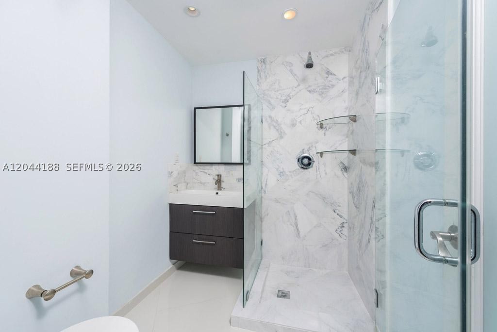 300 S Pointe Dr #706, Miami Beach FL 33139