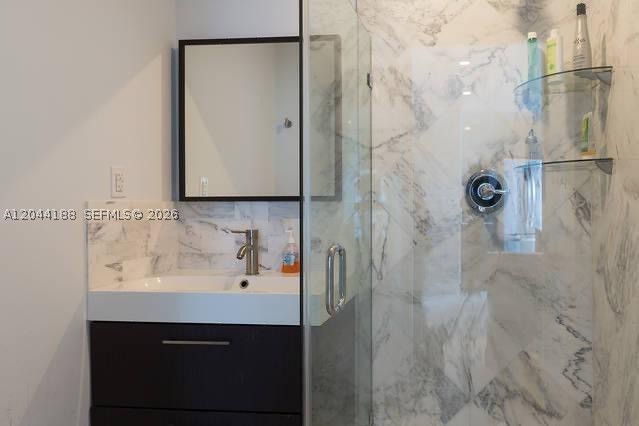 300 S Pointe Dr #706, Miami Beach FL 33139