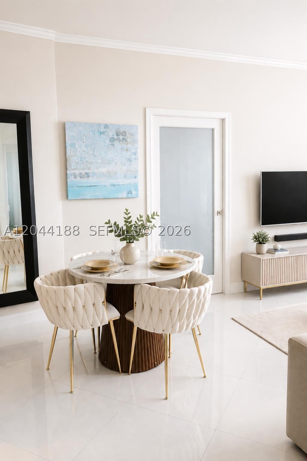 300 S Pointe Dr #706, Miami Beach FL 33139