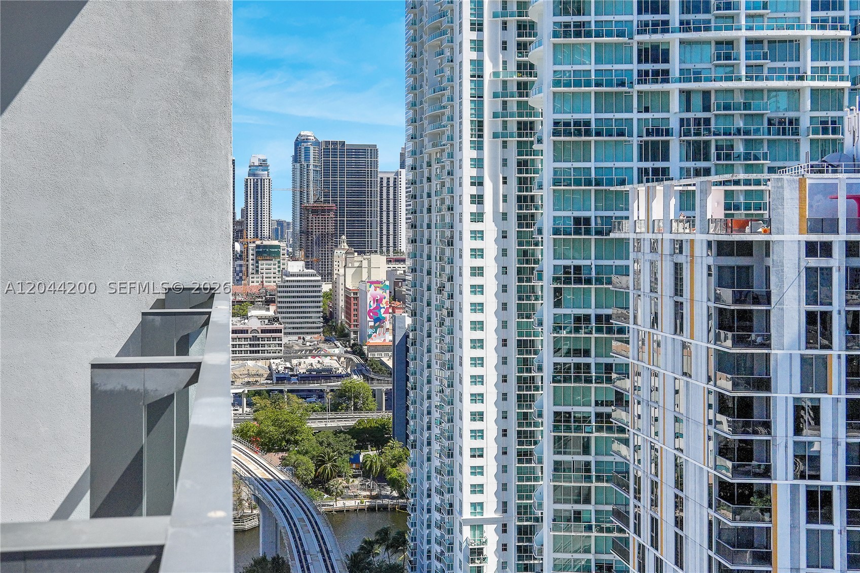 68 SE 6th St #2005, Miami FL 33131