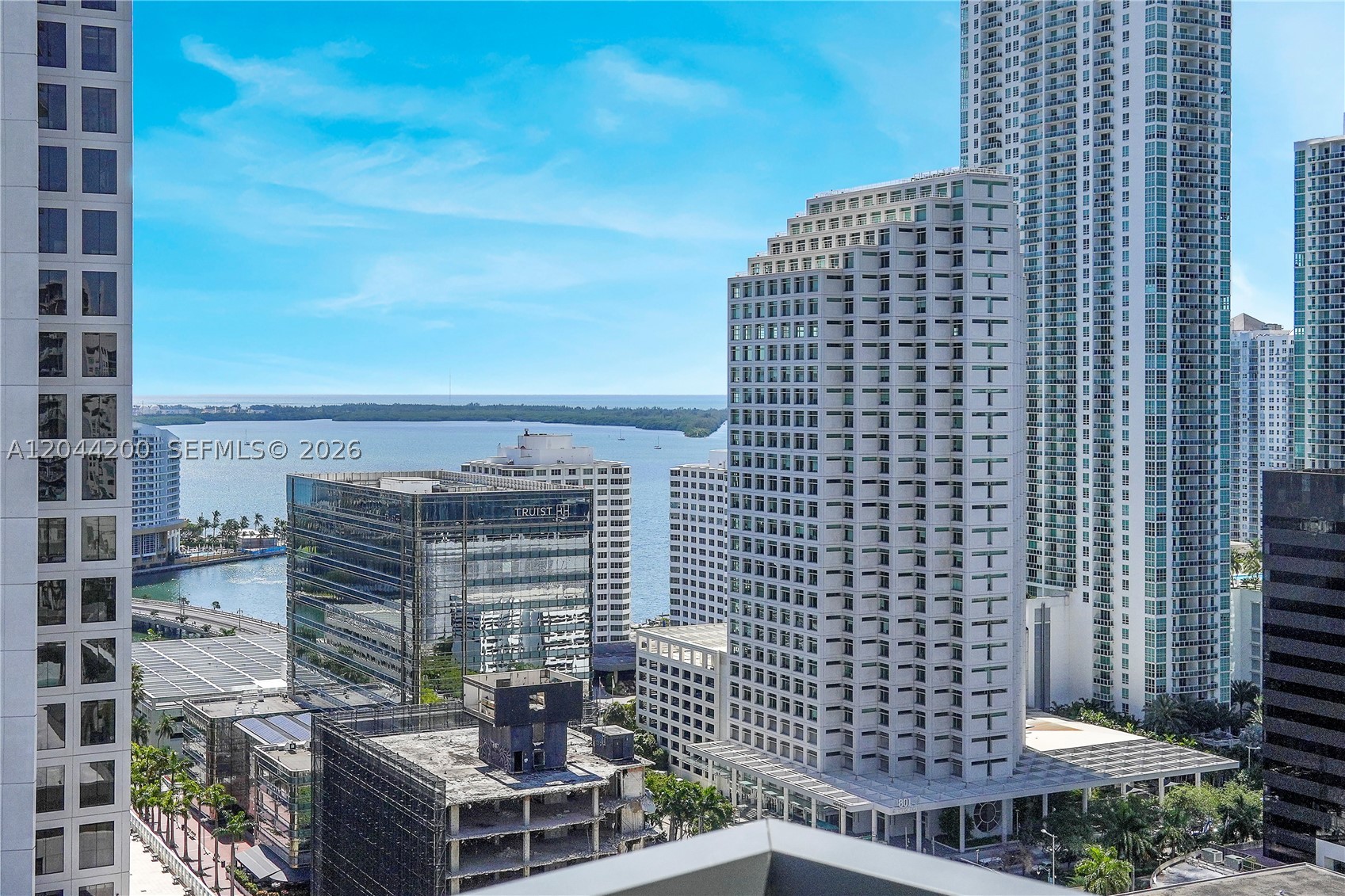 68 SE 6th St #2005, Miami FL 33131