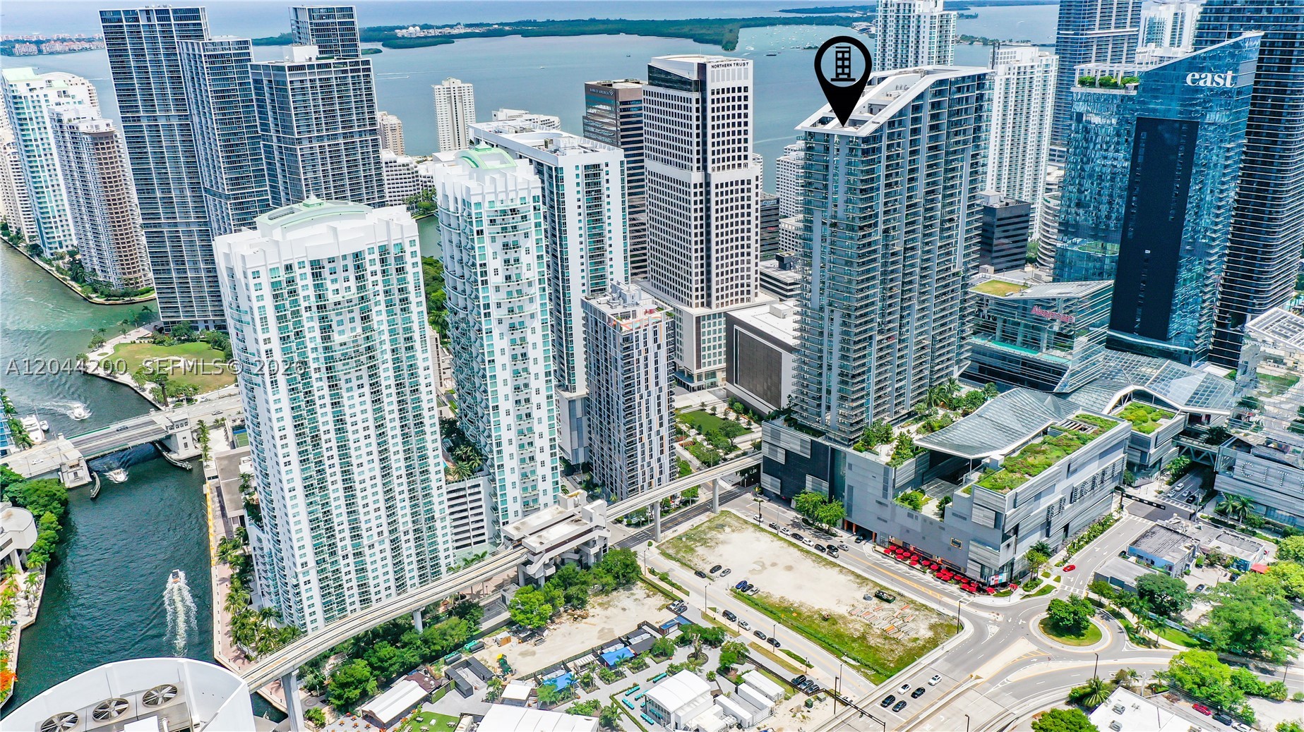 68 SE 6th St #2005, Miami FL 33131
