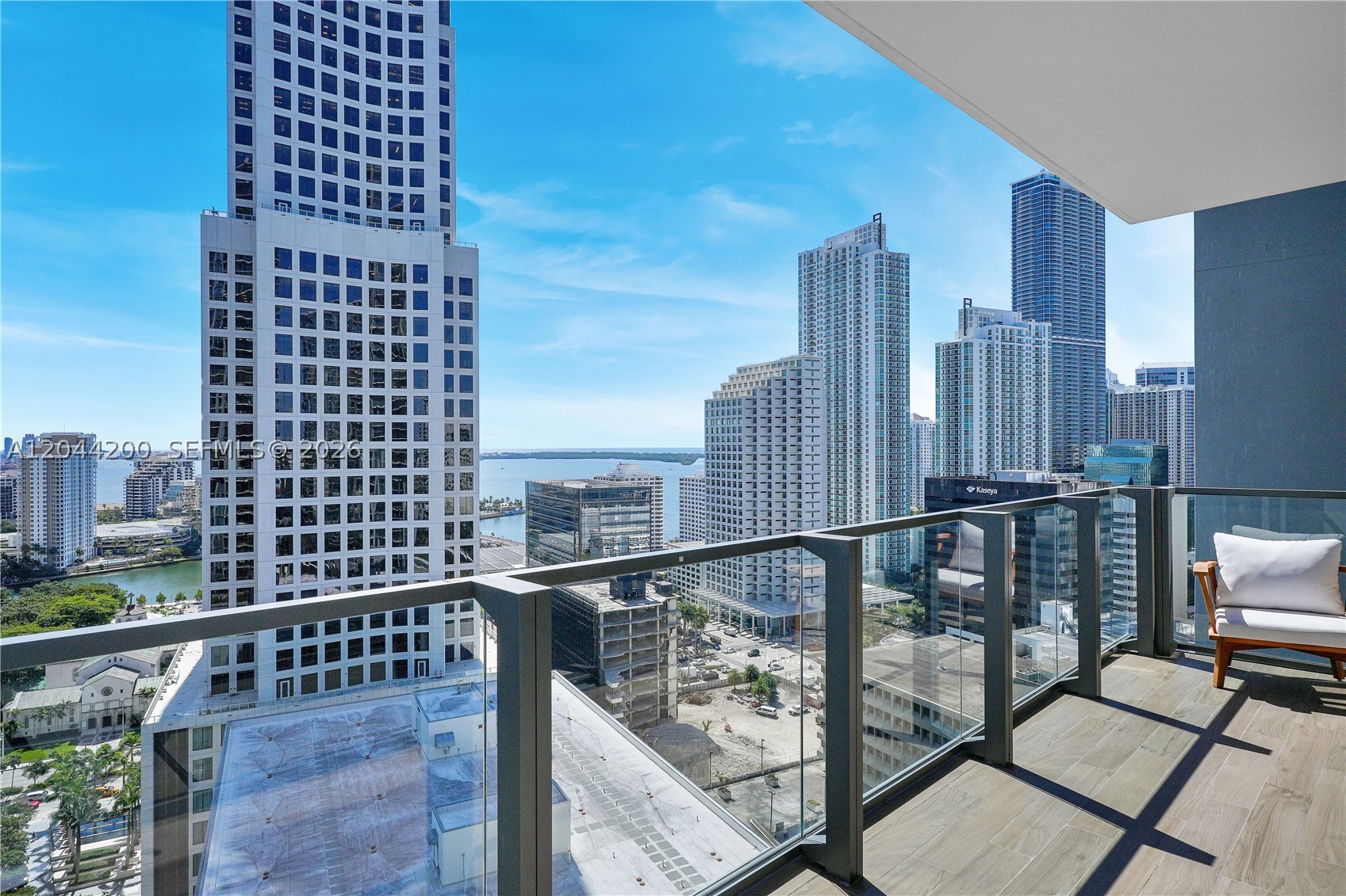 68 SE 6th St #2005, Miami FL 33131