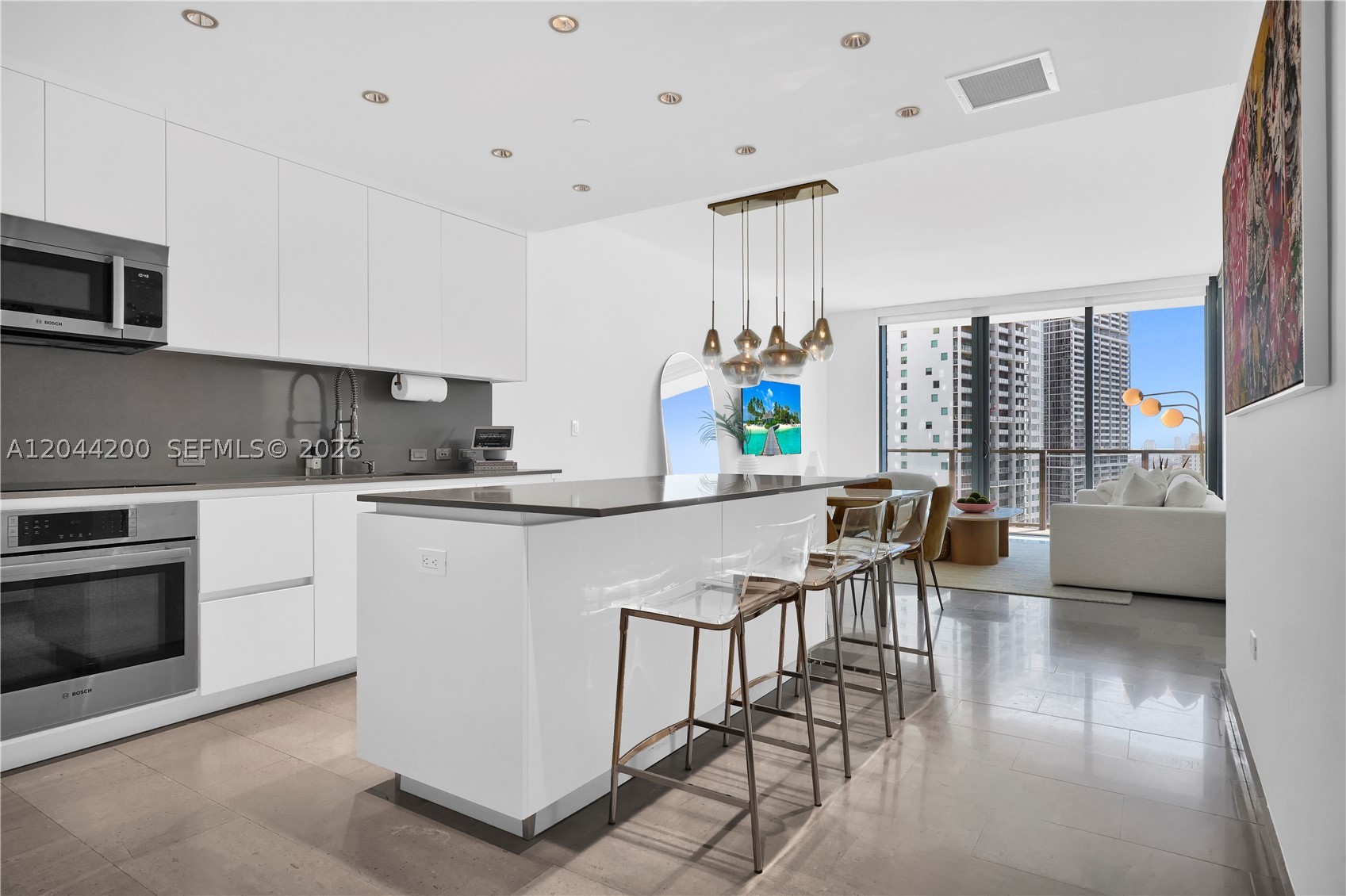 68 SE 6th St #2005, Miami FL 33131