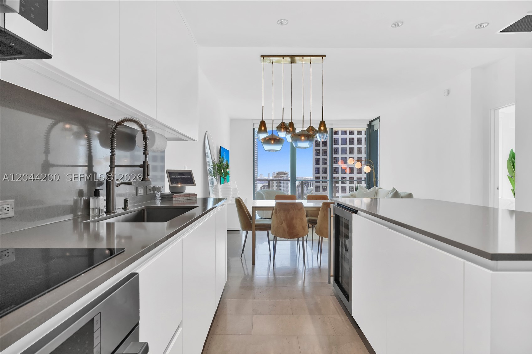 68 SE 6th St #2005, Miami FL 33131