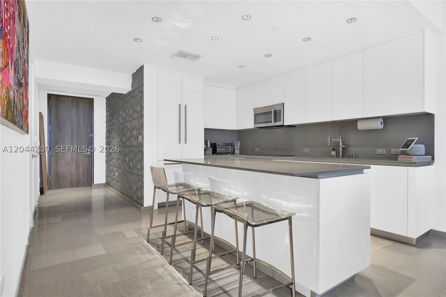 68 SE 6th St #2005, Miami FL 33131
