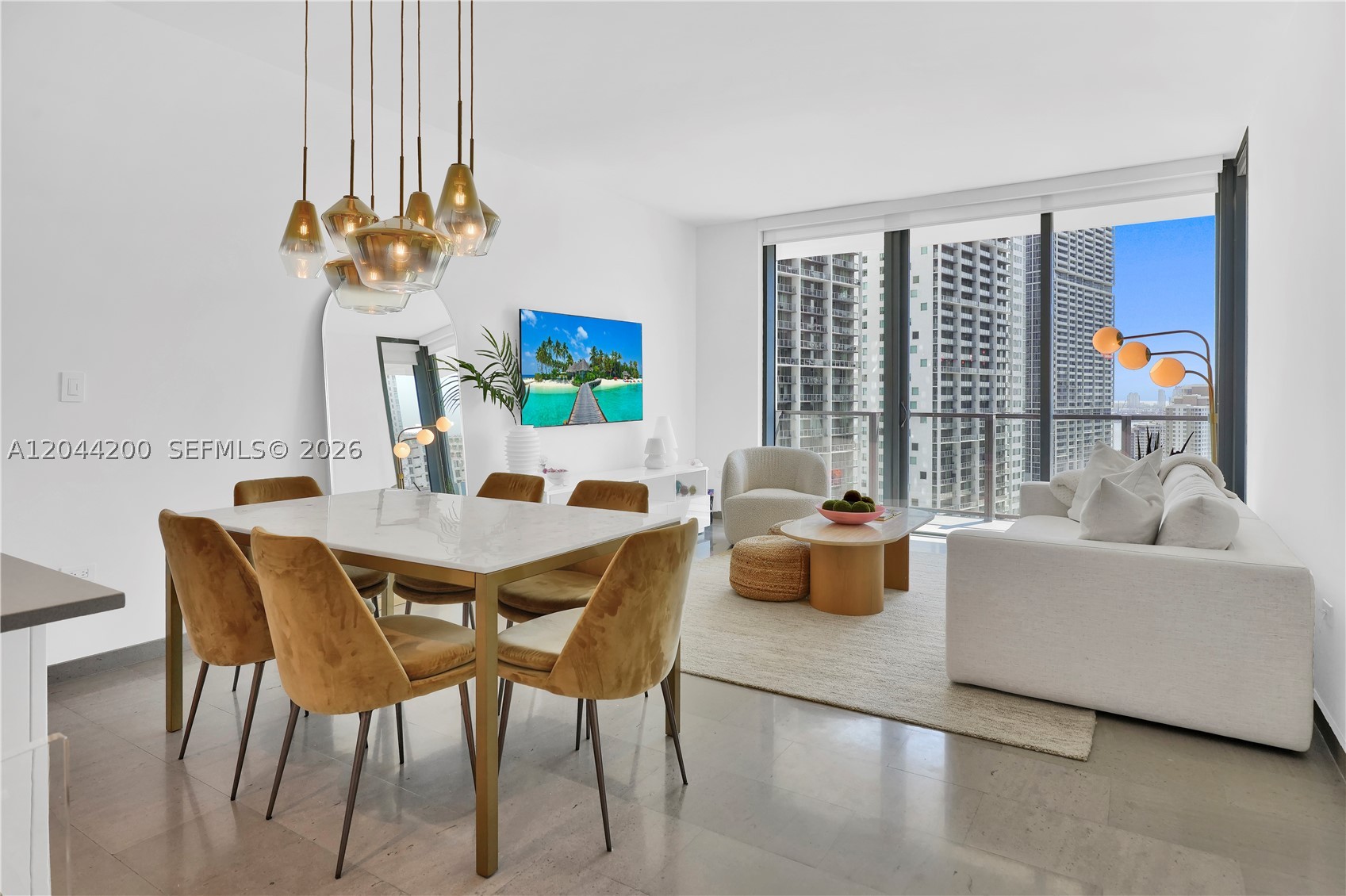 68 SE 6th St #2005, Miami FL 33131