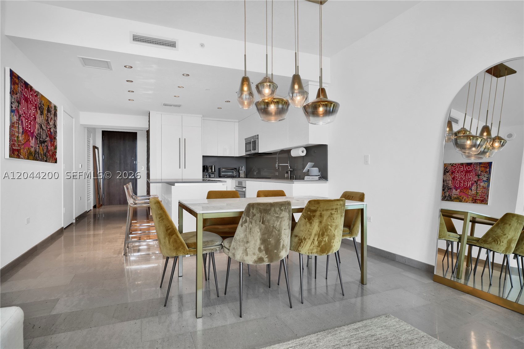 68 SE 6th St #2005, Miami FL 33131