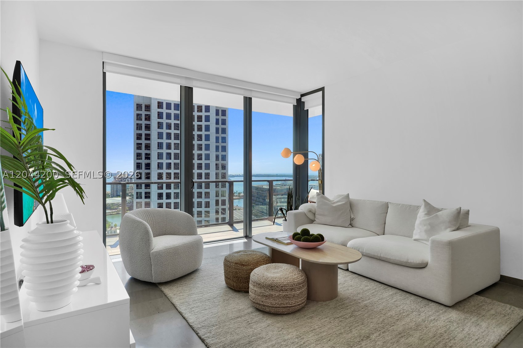 68 SE 6th St #2005, Miami FL 33131