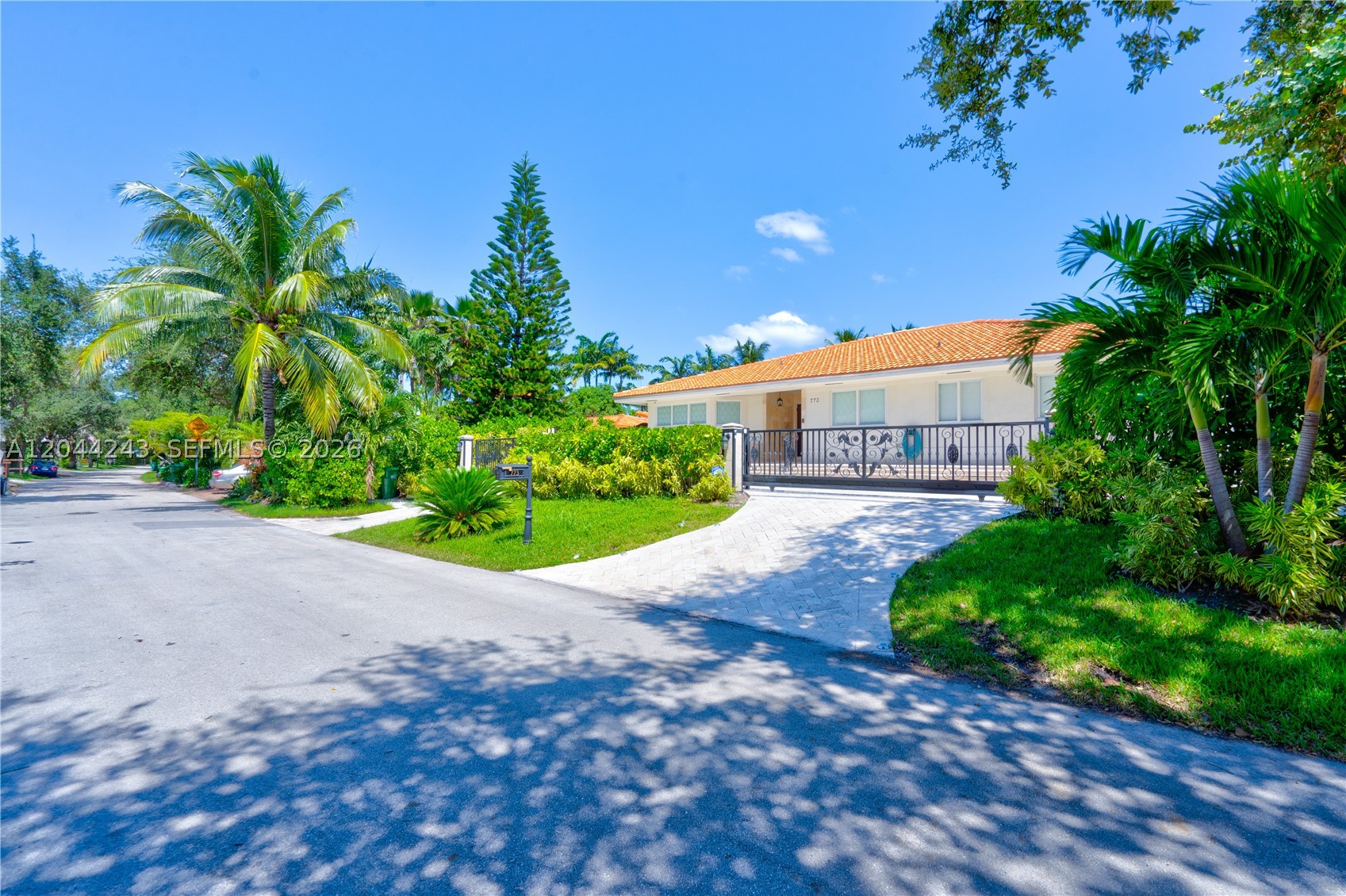 773 Woodcrest Rd, Key Biscayne FL 33149