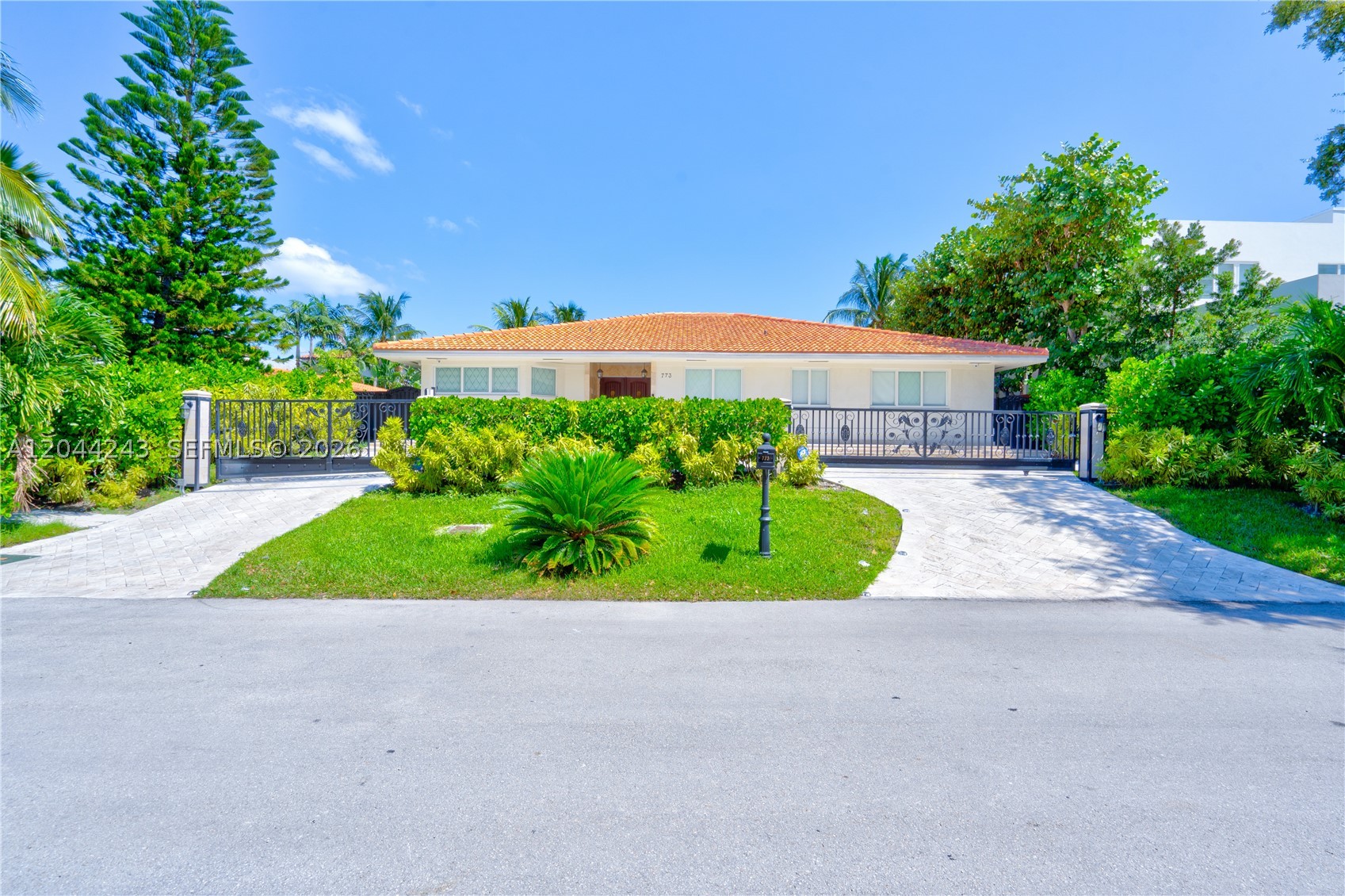 773 Woodcrest Rd, Key Biscayne FL 33149