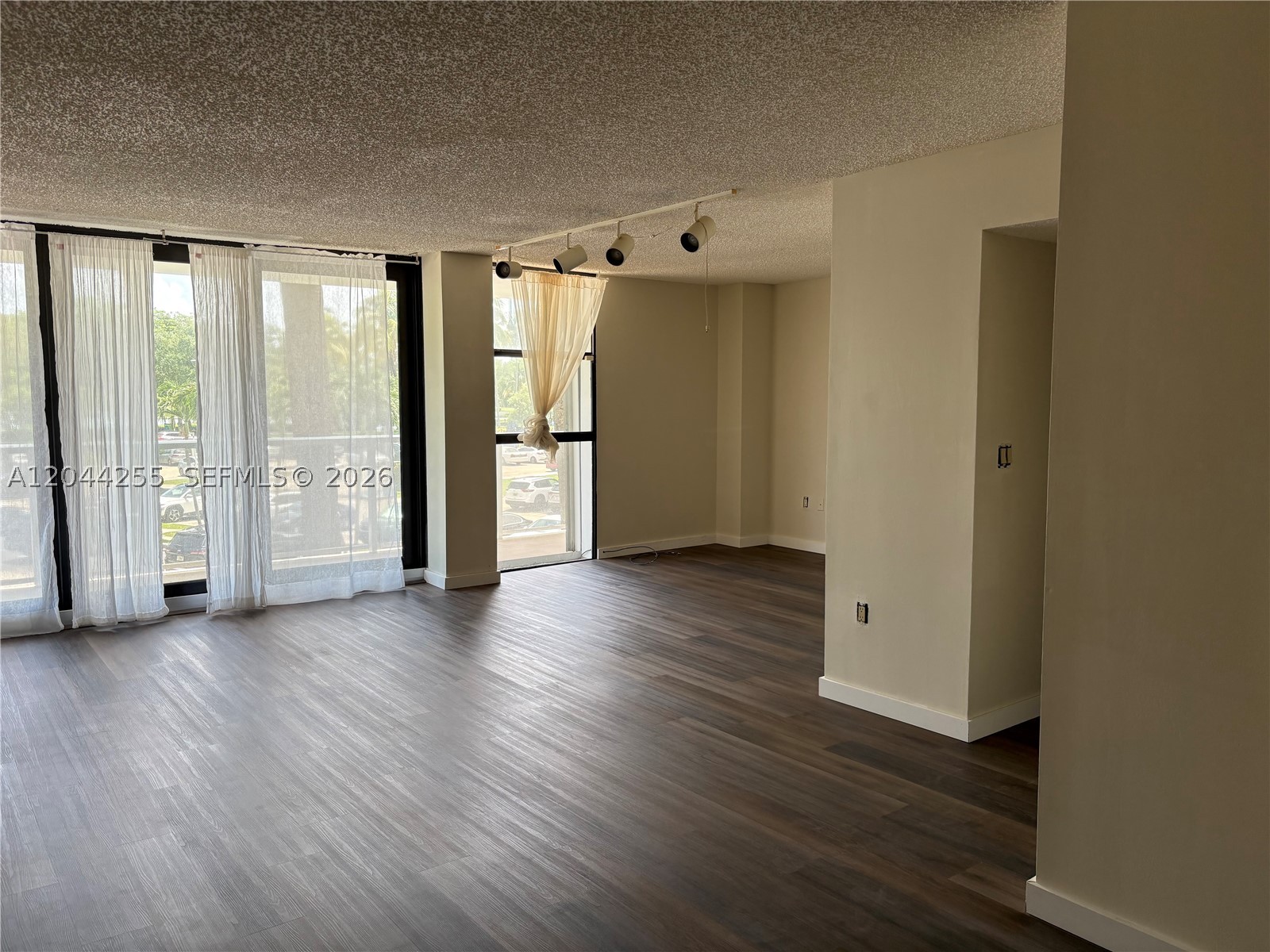 3701 N Country Club Dr #207, Aventura FL 33180