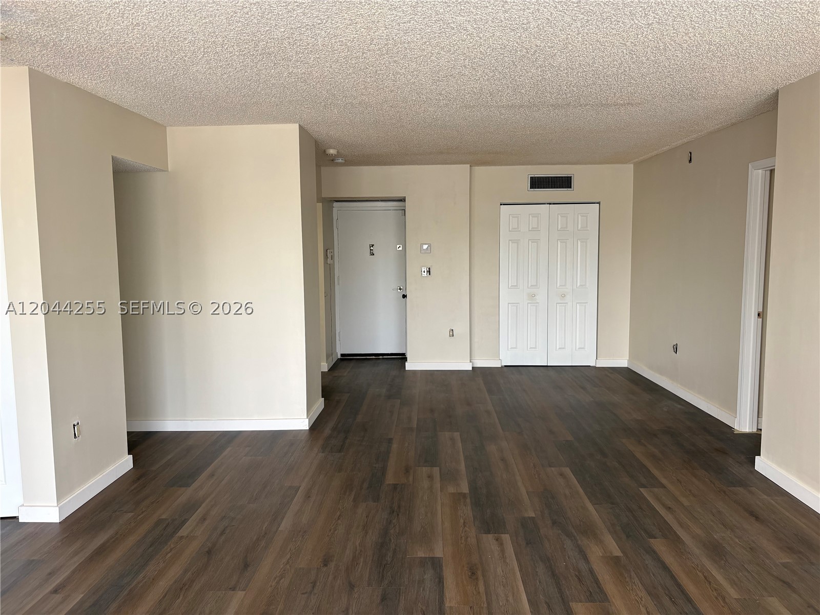 3701 N Country Club Dr #207, Aventura FL 33180