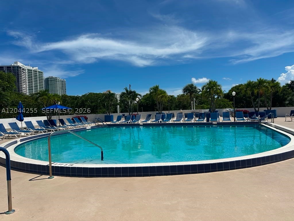 3701 N Country Club Dr #207, Aventura FL 33180