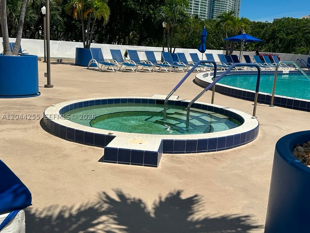 3701 N Country Club Dr #207, Aventura FL 33180