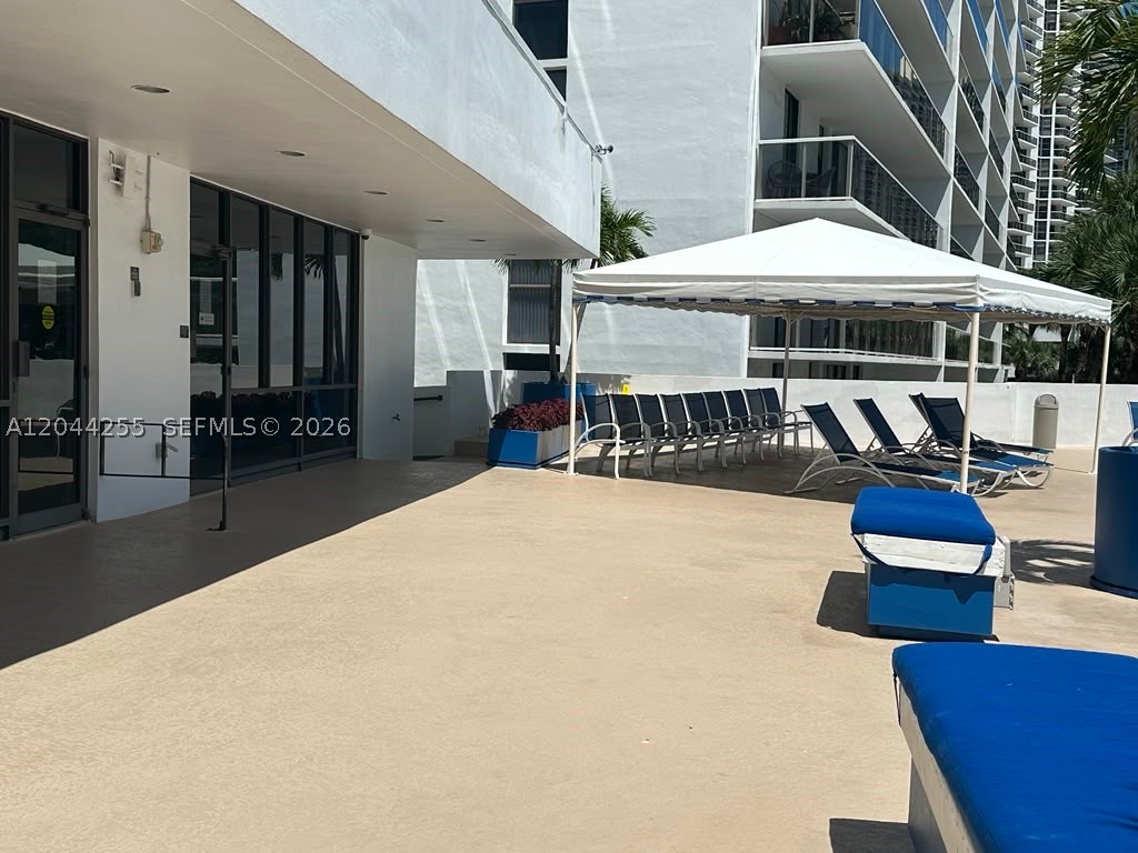 3701 N Country Club Dr #207, Aventura FL 33180