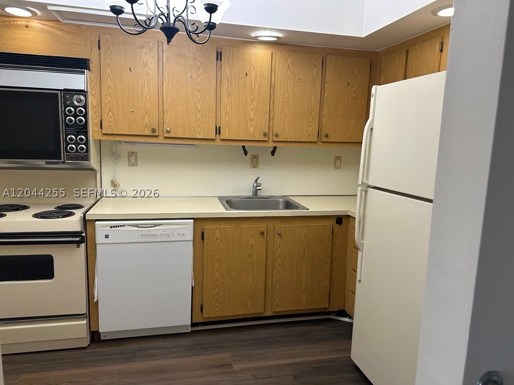 3701 N Country Club Dr #207, Aventura FL 33180