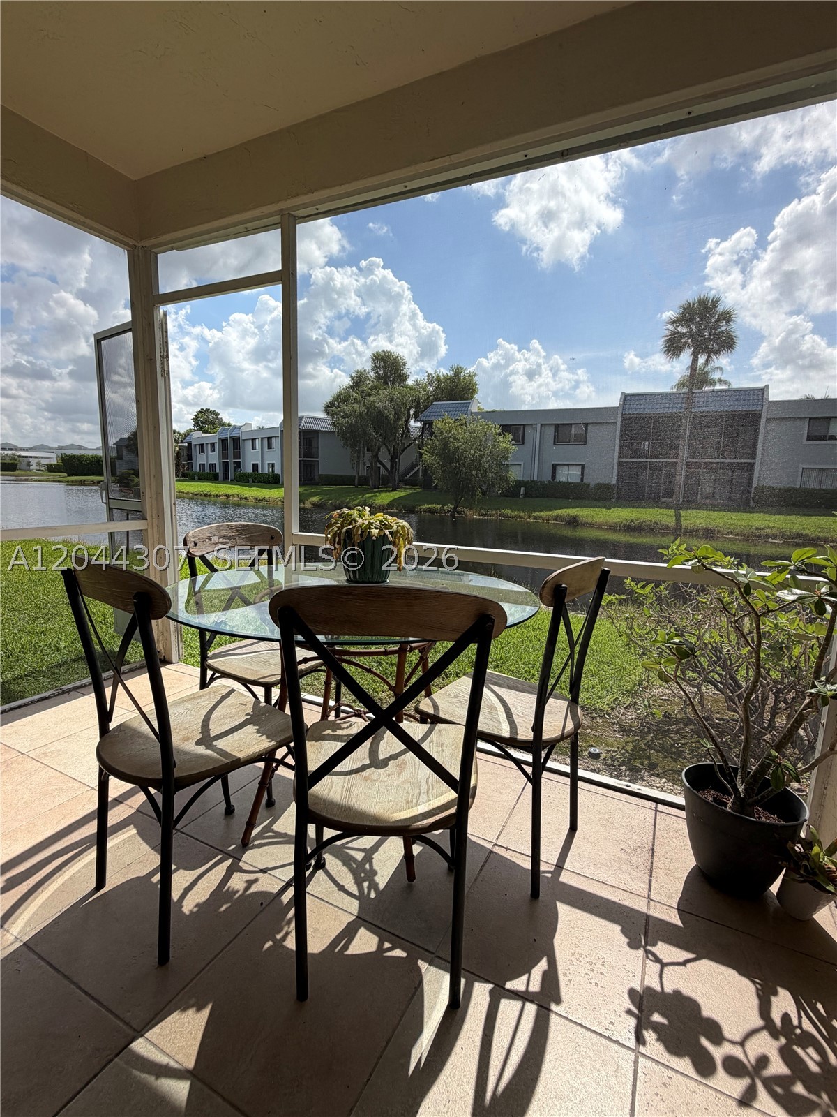 16619 Hemingway Dr, Weston FL 33326
