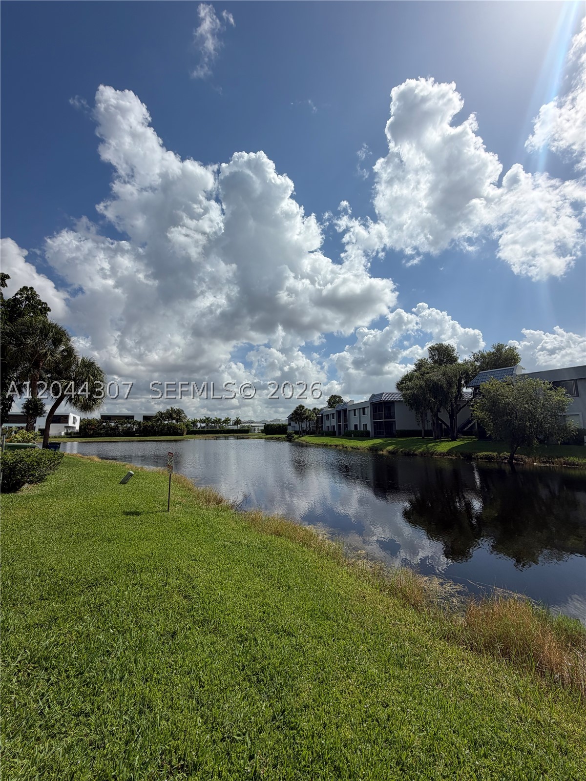16619 Hemingway Dr, Weston FL 33326